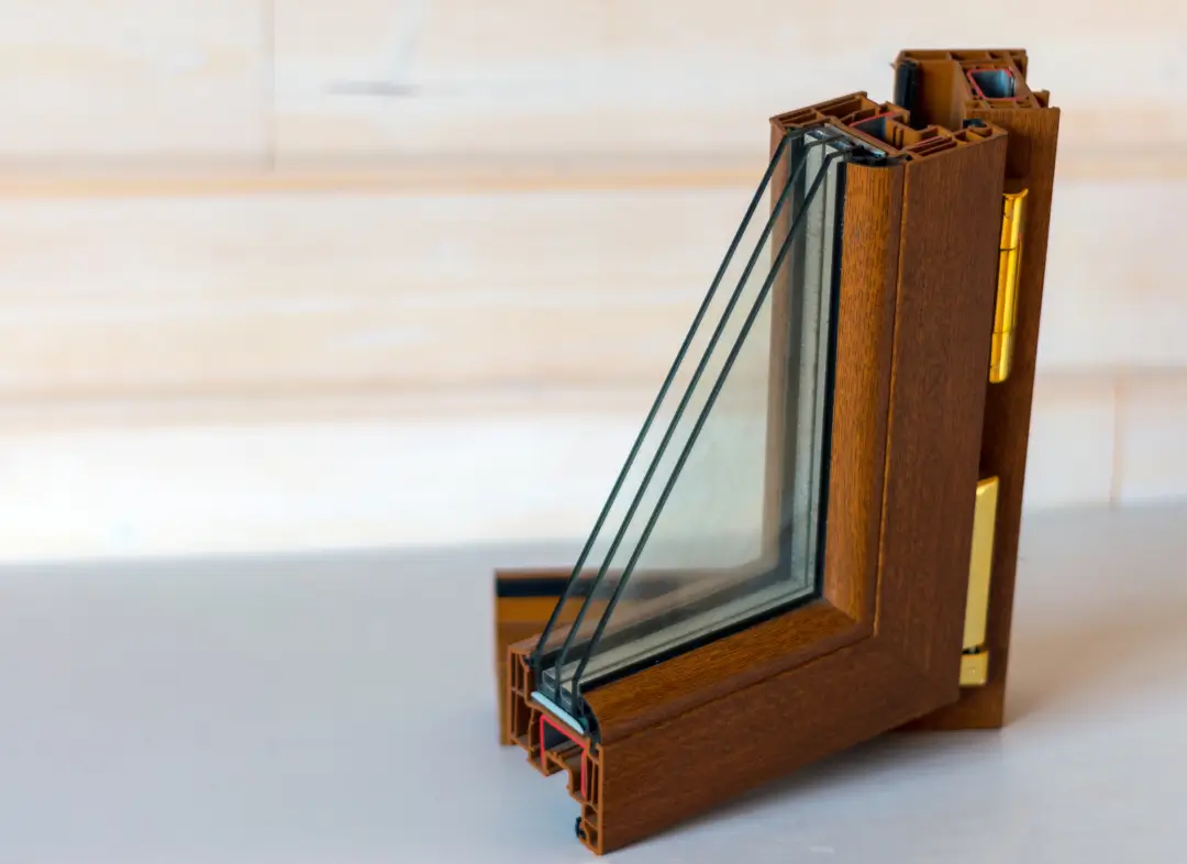 Installation de fenêtre en bois sur mesure Cabris